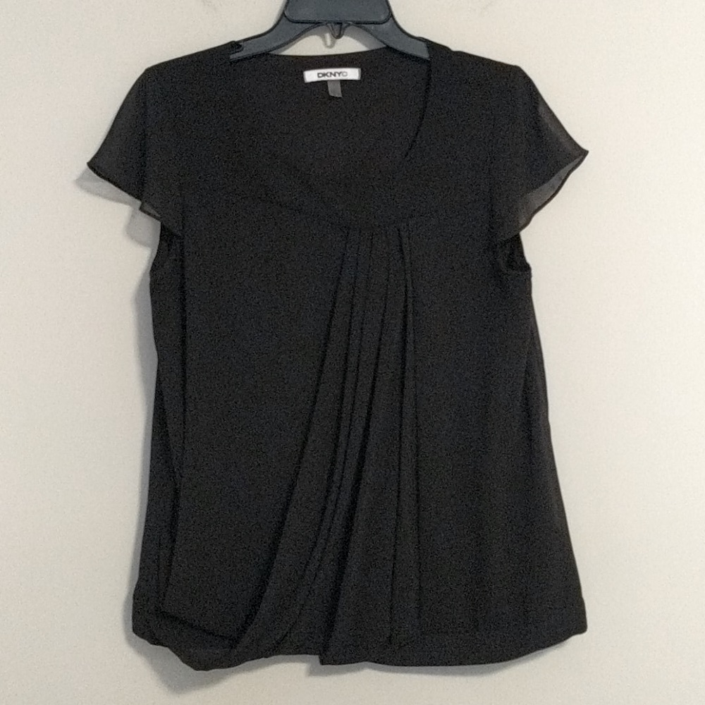 DKNYC black shortsleeved top size Medium